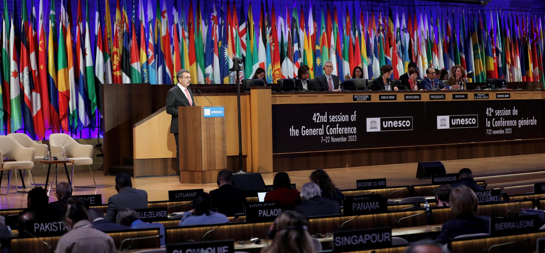 BAKAN TEKİN, UNESCO GENEL KONFERANSI'NDA DÜNYAYA SESLENDİ